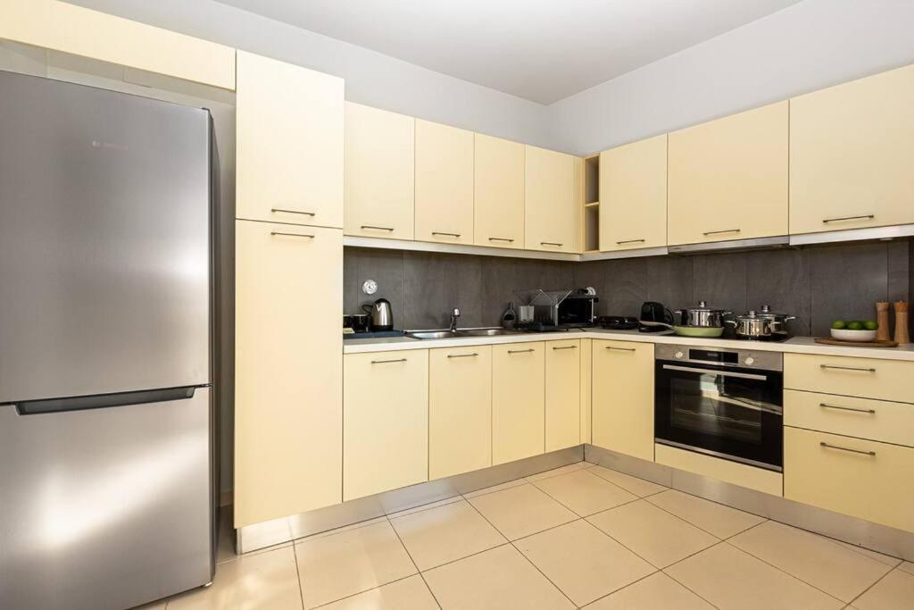 Nh Urban Living In Nea Alikarnassos Apartment Heraklion  Exterior photo