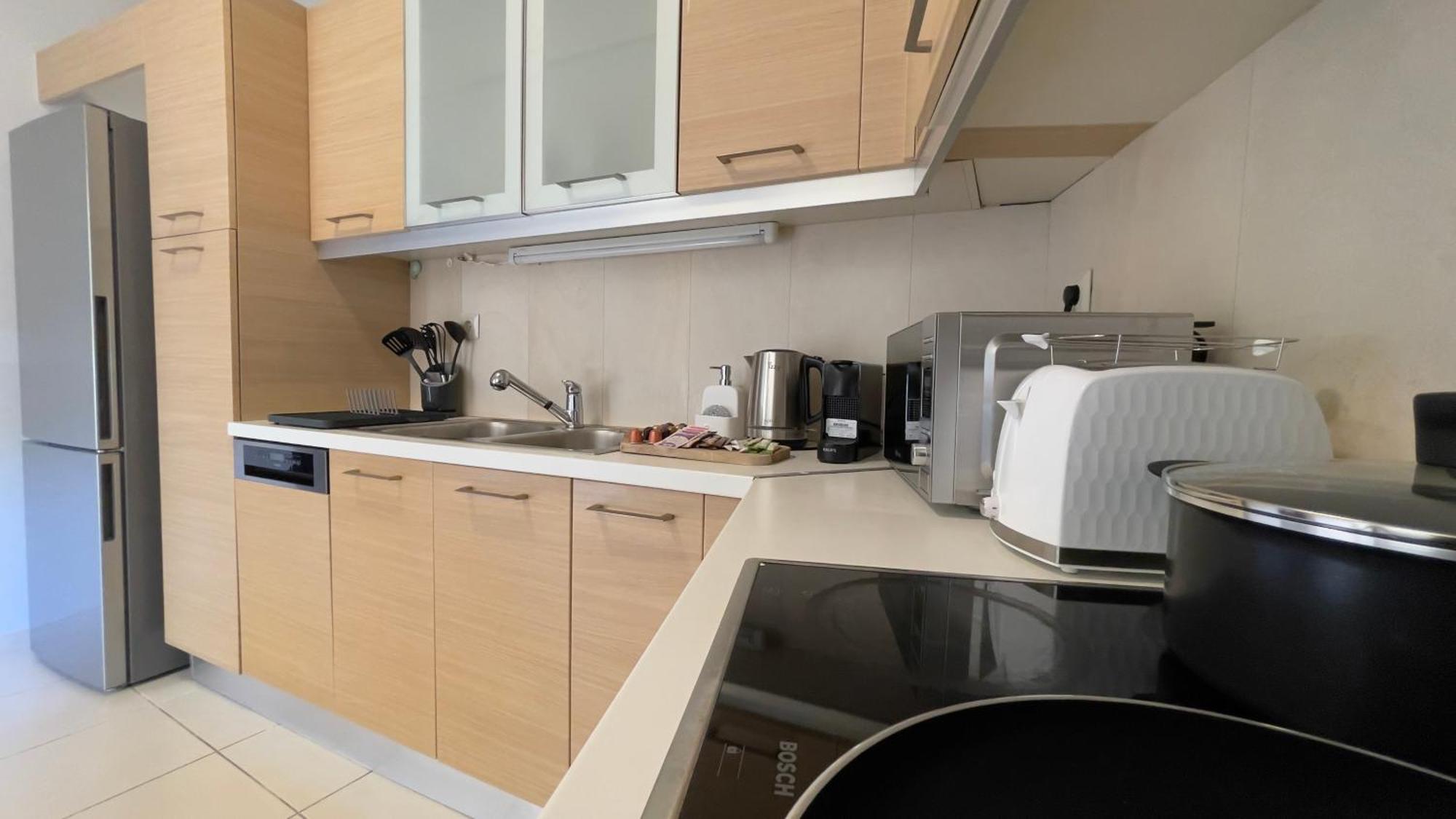 Nh Urban Living In Nea Alikarnassos Apartment Heraklion  Exterior photo