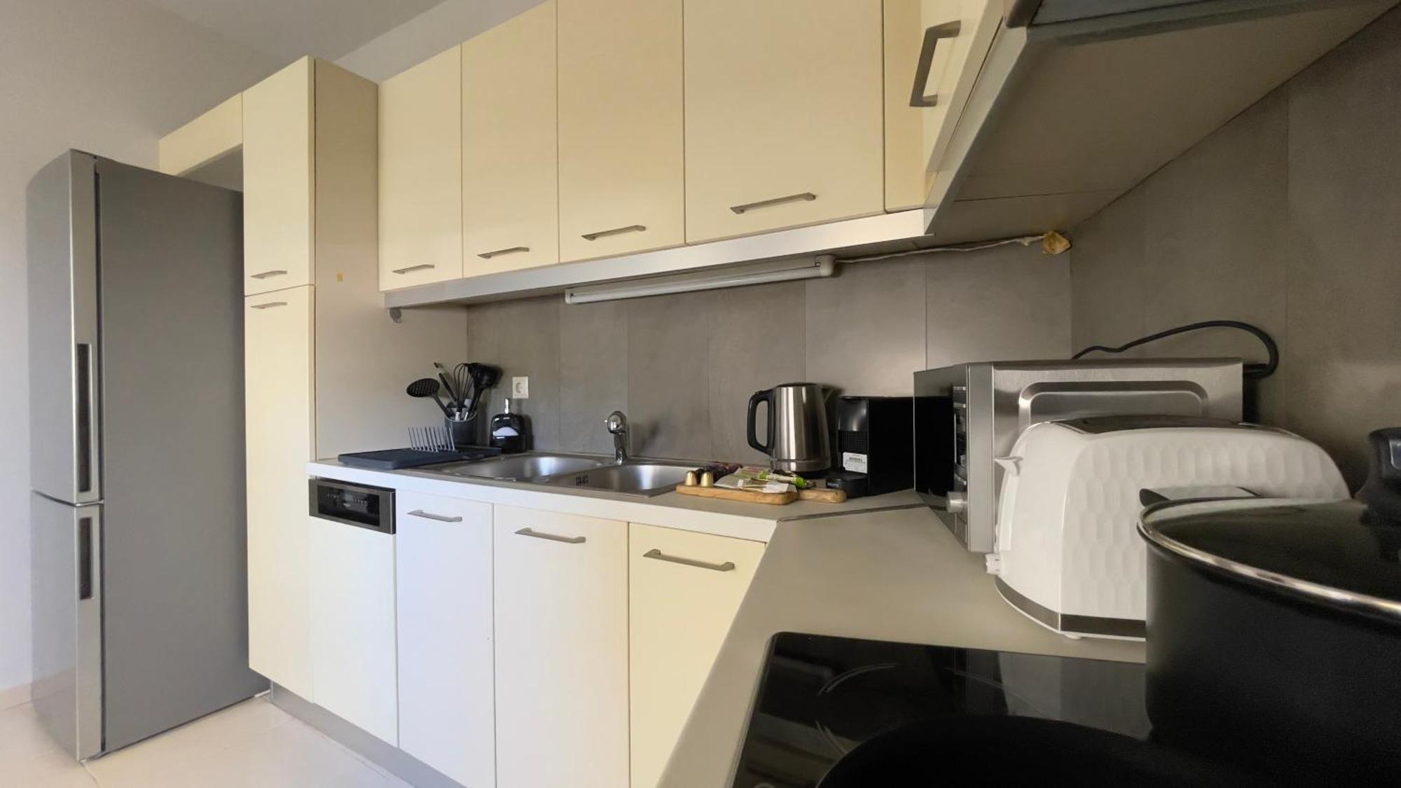 Nh Urban Living In Nea Alikarnassos Apartment Heraklion  Exterior photo